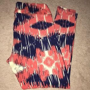 LuLaRoe Tall & Curvy Leggings